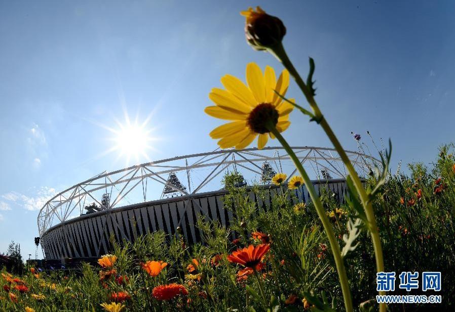 鲜花簇拥伦敦奥运会主体育场“伦敦碗”