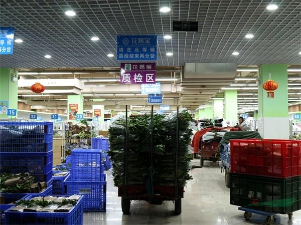 花商积极迎战七夕节鲜花交易高峰.jpg