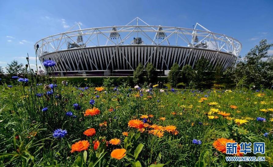 鲜花簇拥伦敦奥运会主体育场“伦敦碗”
