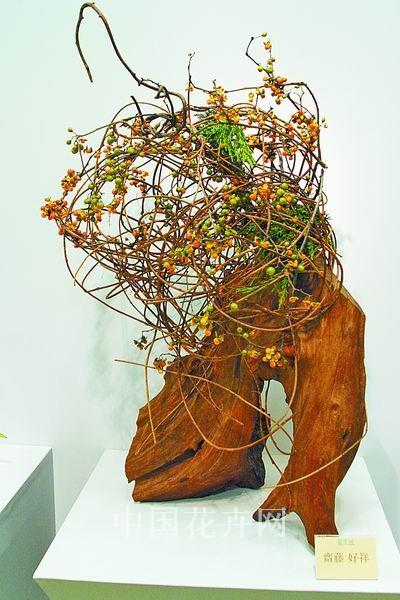 树木的表情 日本龙生派2010年秋插花展作品赏析