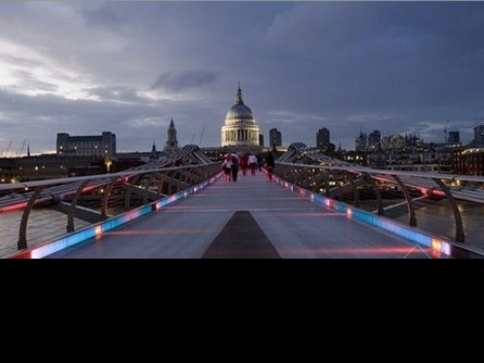 伦敦保留部分奥运会桥梁景观照明设计