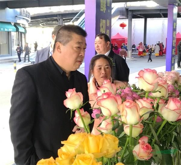 滇产新优切花月季备受客商青睐.jpg